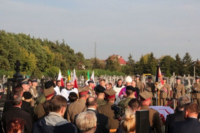 Pogrzeb żołnierzy wyklętych w Ostrołęce [29.09.2016] - zdjęcie #31 - eOstroleka.pl