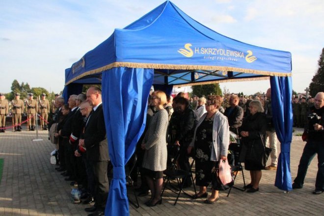 Pogrzeb żołnierzy wyklętych w Ostrołęce [29.09.2016] - zdjęcie #27 - eOstroleka.pl