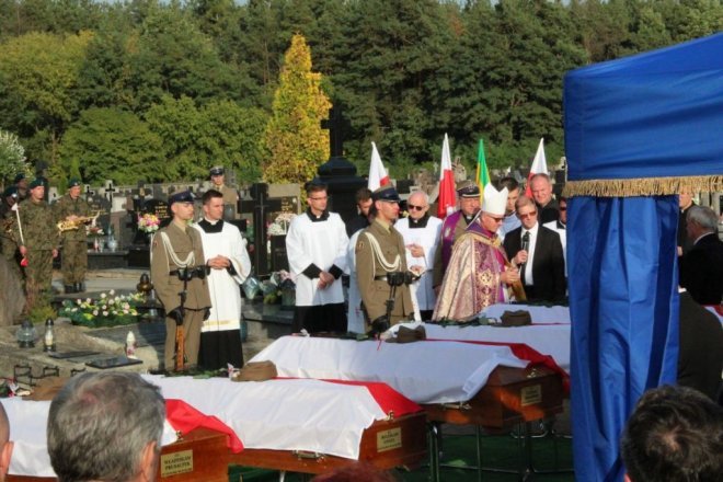 Pogrzeb żołnierzy wyklętych w Ostrołęce [29.09.2016] - zdjęcie #25 - eOstroleka.pl