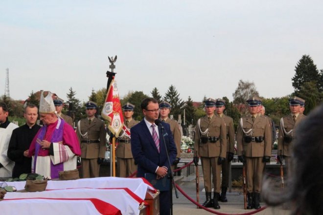 Pogrzeb żołnierzy wyklętych w Ostrołęce [29.09.2016] - zdjęcie #23 - eOstroleka.pl