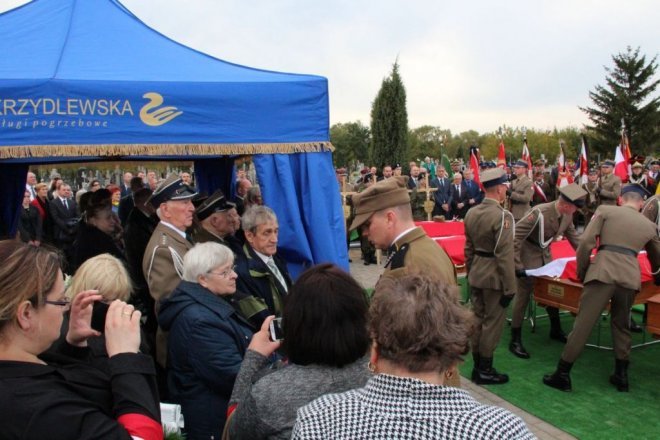Pogrzeb żołnierzy wyklętych w Ostrołęce [29.09.2016] - zdjęcie #16 - eOstroleka.pl