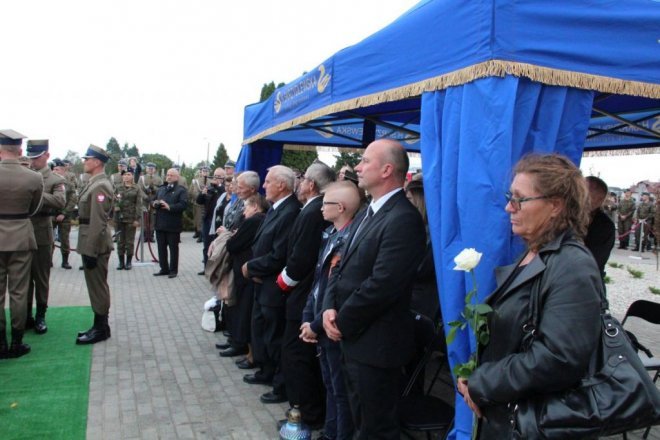 Pogrzeb żołnierzy wyklętych w Ostrołęce [29.09.2016] - zdjęcie #14 - eOstroleka.pl