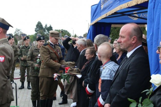 Pogrzeb żołnierzy wyklętych w Ostrołęce [29.09.2016] - zdjęcie #9 - eOstroleka.pl