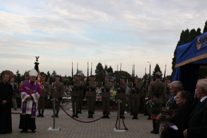 Pogrzeb żołnierzy wyklętych w Ostrołęce [29.09.2016] - zdjęcie #7 - eOstroleka.pl