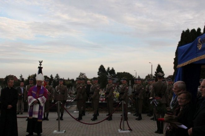 Pogrzeb żołnierzy wyklętych w Ostrołęce [29.09.2016] - zdjęcie #6 - eOstroleka.pl