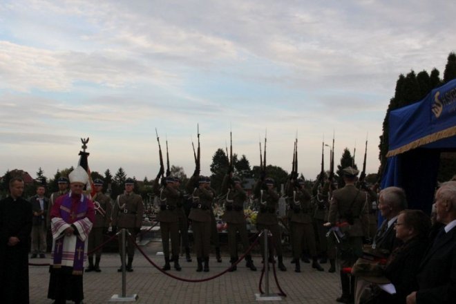 Pogrzeb żołnierzy wyklętych w Ostrołęce [29.09.2016] - zdjęcie #5 - eOstroleka.pl