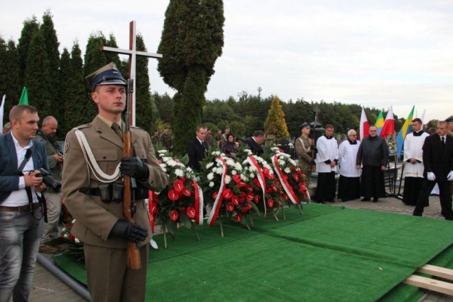 Pogrzeb żołnierzy wyklętych w Ostrołęce [29.09.2016] - zdjęcie #3 - eOstroleka.pl