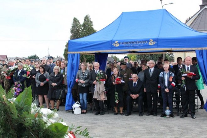 Pogrzeb żołnierzy wyklętych w Ostrołęce [29.09.2016] - zdjęcie #1 - eOstroleka.pl