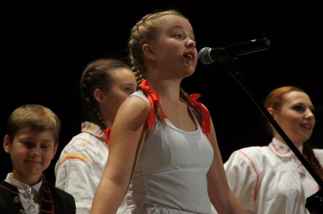 Koncert Jubileuszowy z okazji 50-lecia Zespołu Pieśni i Tańca Kurpie [30.09.2016] - zdjęcie #75 - eOstroleka.pl