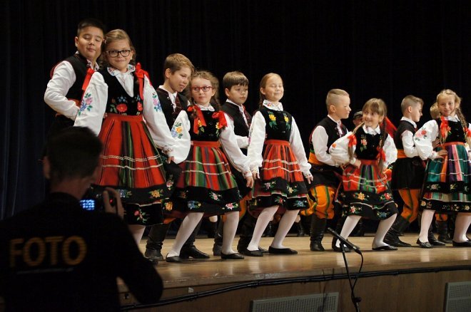 Koncert Jubileuszowy z okazji 50-lecia Zespołu Pieśni i Tańca Kurpie [30.09.2016] - zdjęcie #18 - eOstroleka.pl