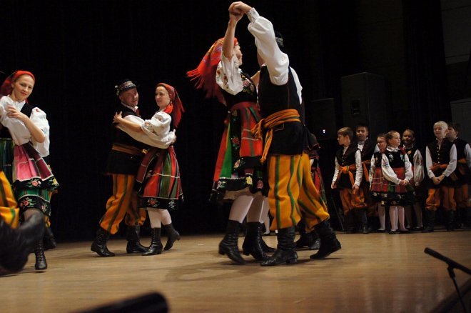Koncert Jubileuszowy z okazji 50-lecia Zespołu Pieśni i Tańca Kurpie [30.09.2016] - zdjęcie #1 - eOstroleka.pl