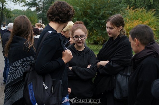 Ogólnopolski Strajk Kobiet w Ostrołęce [03.10.2016] - zdjęcie #5 - eOstroleka.pl