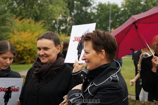 Ogólnopolski Strajk Kobiet w Ostrołęce [03.10.2016] - zdjęcie #21 - eOstroleka.pl