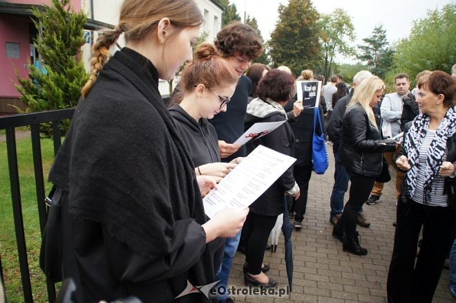 Ogólnopolski Strajk Kobiet w Ostrołęce [03.10.2016] - zdjęcie #24 - eOstroleka.pl