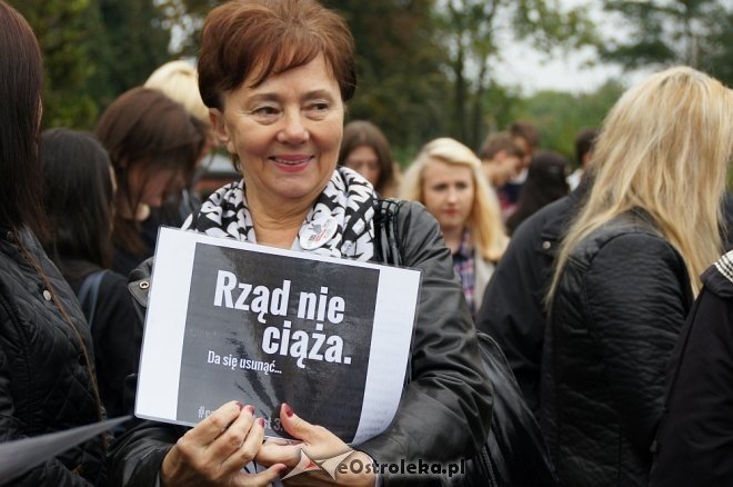 Ogólnopolski Strajk Kobiet w Ostrołęce [03.10.2016] - zdjęcie #29 - eOstroleka.pl