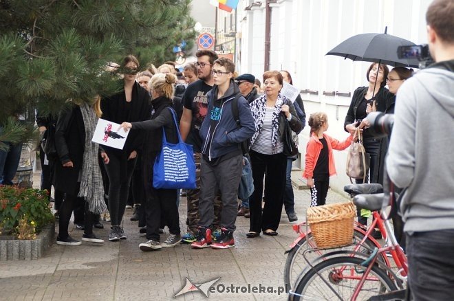 Ogólnopolski Strajk Kobiet w Ostrołęce [03.10.2016] - zdjęcie #26 - eOstroleka.pl