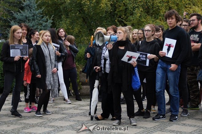 Ogólnopolski Strajk Kobiet w Ostrołęce [03.10.2016] - zdjęcie #21 - eOstroleka.pl