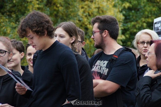 Ogólnopolski Strajk Kobiet w Ostrołęce [03.10.2016] - zdjęcie #18 - eOstroleka.pl