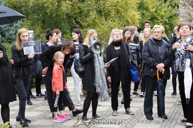 Ogólnopolski Strajk Kobiet w Ostrołęce [03.10.2016] - zdjęcie #14 - eOstroleka.pl