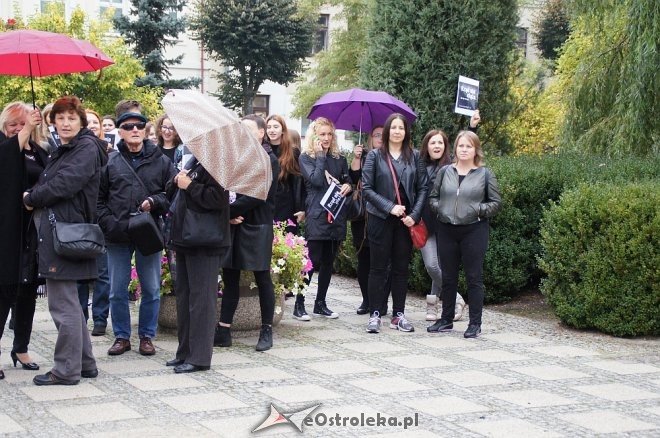 Ogólnopolski Strajk Kobiet w Ostrołęce [03.10.2016] - zdjęcie #11 - eOstroleka.pl
