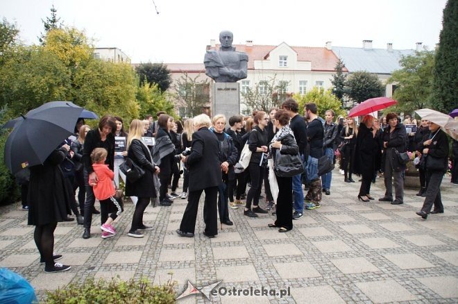 Ogólnopolski Strajk Kobiet w Ostrołęce [03.10.2016] - zdjęcie #10 - eOstroleka.pl