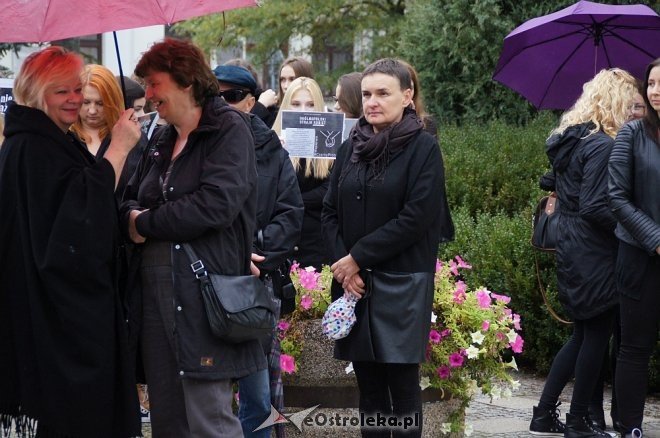 Ogólnopolski Strajk Kobiet w Ostrołęce [03.10.2016] - zdjęcie #9 - eOstroleka.pl