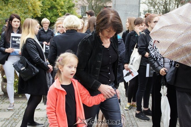 Ogólnopolski Strajk Kobiet w Ostrołęce [03.10.2016] - zdjęcie #6 - eOstroleka.pl