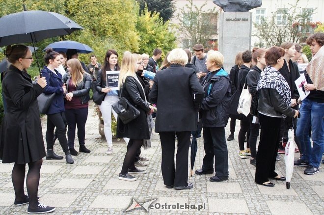 Ogólnopolski Strajk Kobiet w Ostrołęce [03.10.2016] - zdjęcie #4 - eOstroleka.pl