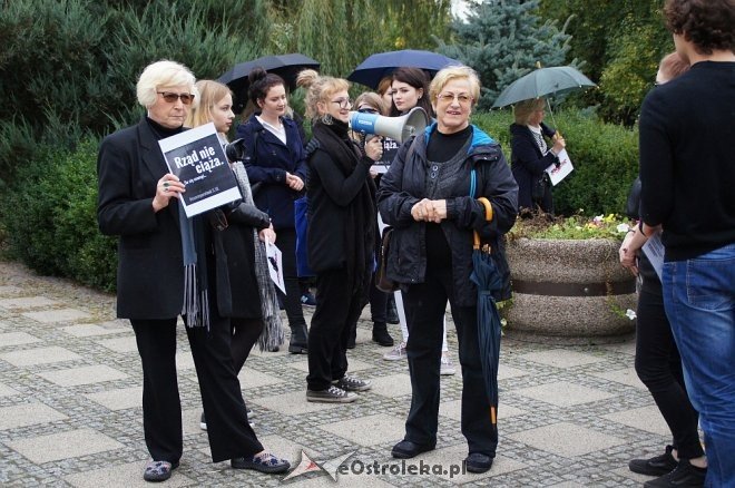 Ogólnopolski Strajk Kobiet w Ostrołęce [03.10.2016] - zdjęcie #1 - eOstroleka.pl