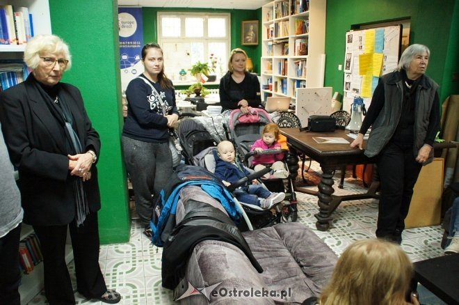 KOD i „Czary Protest” w Ostrołęce [ZDJĘCIA] - zdjęcie #18 - eOstroleka.pl