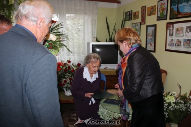 Apolonia Późniewska z Ostrołęki obchodziła 100 urodziny [01.10.2016] - zdjęcie #4 - eOstroleka.pl