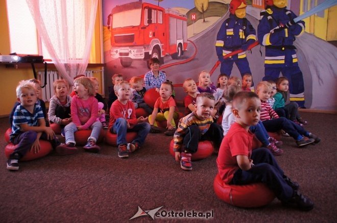 Przedszkolaki z Krainy Misiów z wizytą u ostrołęckich strażaków [04.10.2016] - zdjęcie #22 - eOstroleka.pl