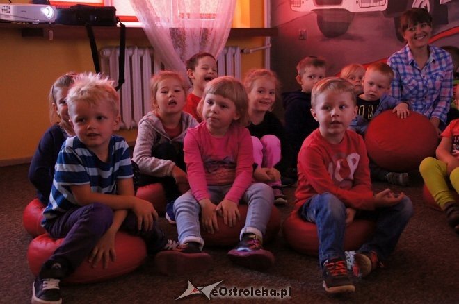 Przedszkolaki z Krainy Misiów z wizytą u ostrołęckich strażaków [04.10.2016] - zdjęcie #23 - eOstroleka.pl