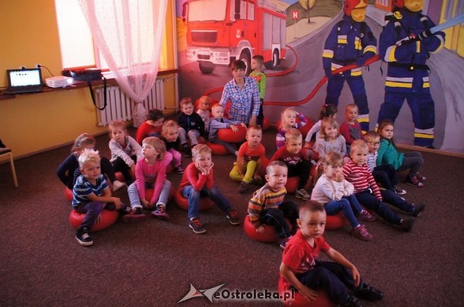 Przedszkolaki z Krainy Misiów z wizytą u ostrołęckich strażaków [04.10.2016] - zdjęcie #25 - eOstroleka.pl