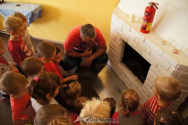 Przedszkolaki z Krainy Misiów z wizytą u ostrołęckich strażaków [04.10.2016] - zdjęcie #28 - eOstroleka.pl