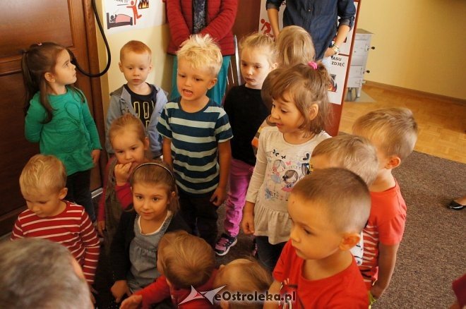 Przedszkolaki z Krainy Misiów z wizytą u ostrołęckich strażaków [04.10.2016] - zdjęcie #32 - eOstroleka.pl