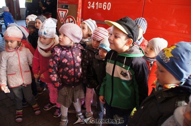 Przedszkolaki z Krainy Misiów z wizytą u ostrołęckich strażaków [04.10.2016] - zdjęcie #55 - eOstroleka.pl