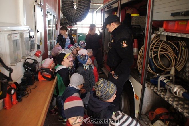 Przedszkolaki z Krainy Misiów z wizytą u ostrołęckich strażaków [04.10.2016] - zdjęcie #60 - eOstroleka.pl