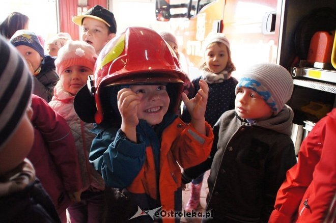 Przedszkolaki z Krainy Misiów z wizytą u ostrołęckich strażaków [04.10.2016] - zdjęcie #66 - eOstroleka.pl