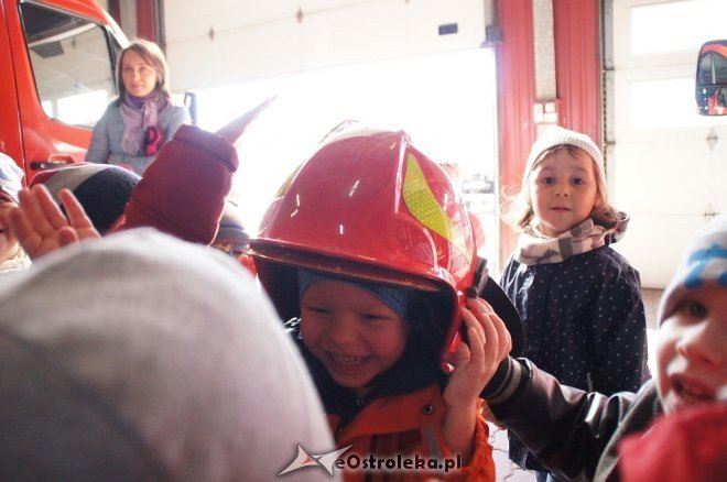 Przedszkolaki z Krainy Misiów z wizytą u ostrołęckich strażaków [04.10.2016] - zdjęcie #68 - eOstroleka.pl