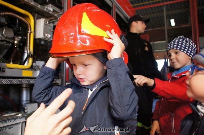 Przedszkolaki z Krainy Misiów z wizytą u ostrołęckich strażaków [04.10.2016] - zdjęcie #75 - eOstroleka.pl