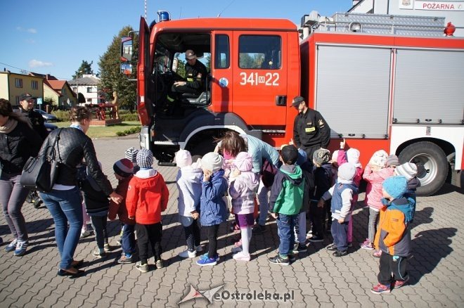 Przedszkolaki z Krainy Misiów z wizytą u ostrołęckich strażaków [04.10.2016] - zdjęcie #100 - eOstroleka.pl