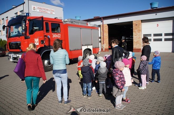 Przedszkolaki z Krainy Misiów z wizytą u ostrołęckich strażaków [04.10.2016] - zdjęcie #102 - eOstroleka.pl