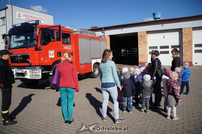 Przedszkolaki z Krainy Misiów z wizytą u ostrołęckich strażaków [04.10.2016] - zdjęcie #103 - eOstroleka.pl