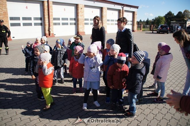 Przedszkolaki z Krainy Misiów z wizytą u ostrołęckich strażaków [04.10.2016] - zdjęcie #104 - eOstroleka.pl