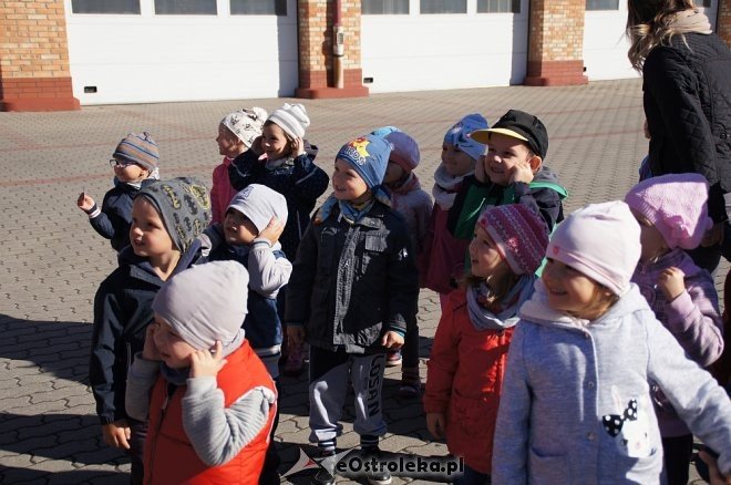 Przedszkolaki z Krainy Misiów z wizytą u ostrołęckich strażaków [04.10.2016] - zdjęcie #105 - eOstroleka.pl