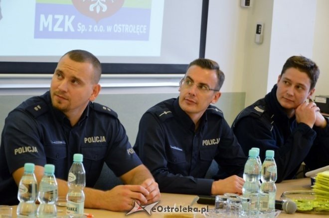 Lekcja z policjantem w MZK Ostrołęka [07.10.2016] - zdjęcie #2 - eOstroleka.pl