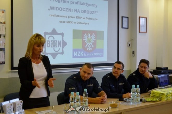 Lekcja z policjantem w MZK Ostrołęka [07.10.2016] - zdjęcie #3 - eOstroleka.pl