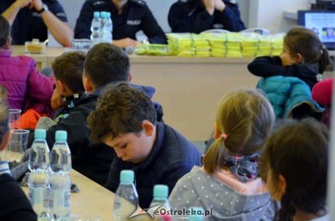 Lekcja z policjantem w MZK Ostrołęka [07.10.2016] - zdjęcie #36 - eOstroleka.pl