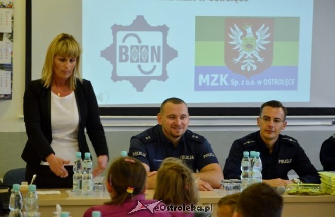 Lekcja z policjantem w MZK Ostrołęka [07.10.2016] - zdjęcie #17 - eOstroleka.pl
